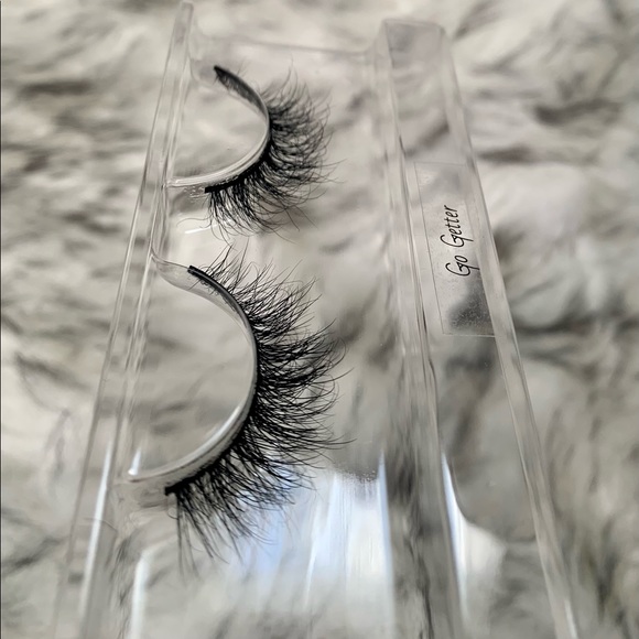 “Go Getter” || Lashful Lengths Luxury Mink Eyelashes - Picture 2 of 5